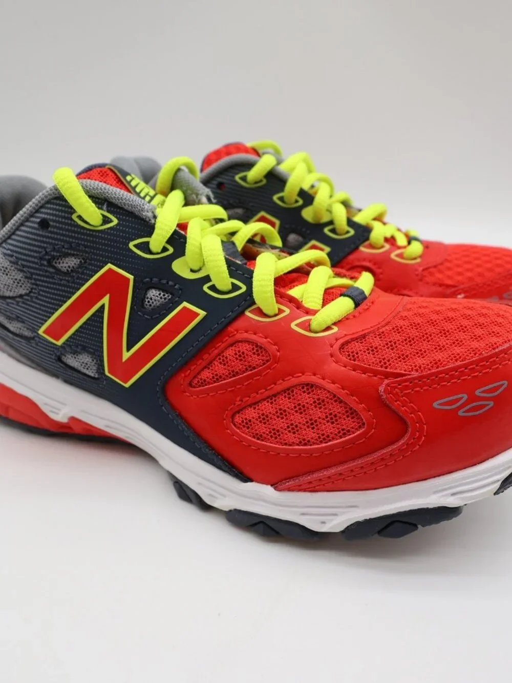 New Balance 680 Running Shoes Boys 2.5 Red Synthetic Mesh Athletic KR680RDY